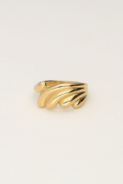 Statement ring met golf structuur - Goud