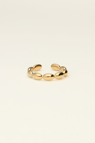 Ring met ovalen patroon